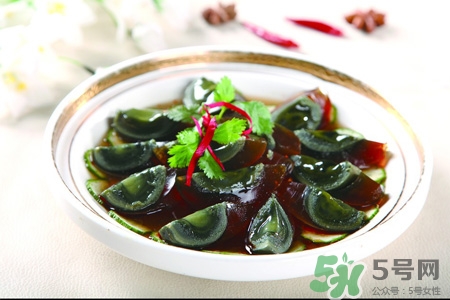 松花蛋的營(yíng)養(yǎng)價(jià)值,松花蛋的功效與作用 松花蛋的營(yíng)養(yǎng)價(jià)值,松花蛋的功效與作用