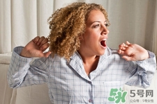 哈欠連天是怎么回事？老打哈欠是怎么回事？