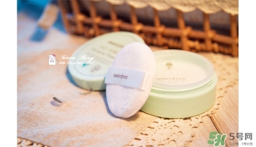 悅詩風(fēng)吟散粉多少錢？悅詩風(fēng)吟定妝粉價格