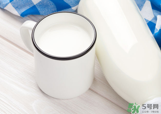 吃完牛肉可以喝牛奶嗎？牛肉和牛奶可以一起吃嗎？