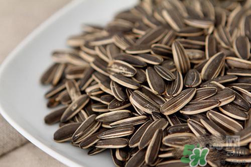 南瓜子和葵花籽哪個好？南瓜子和葵花籽區(qū)別？