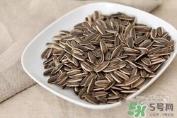 南瓜子和葵花籽哪個好？南瓜子和葵花籽區(qū)別？