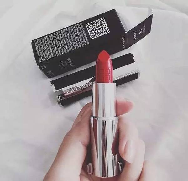 紀(jì)梵希刻字口紅多少錢？紀(jì)梵希口紅怎么刻字？