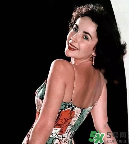 楓葉紅口紅適合什么膚色？楓葉紅口紅適合黃皮嗎？