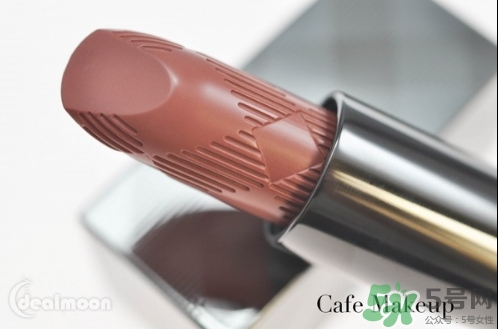 吃土色口紅適合學(xué)生嗎？吃土色口紅顯老嗎？