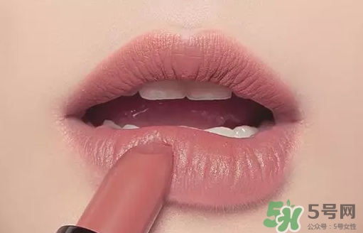 吃土色口紅適合什么膚色？吃土色口紅妝容