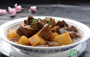 煮牛肉什么時(shí)候放鹽？燉牛肉什么時(shí)候放鹽好？