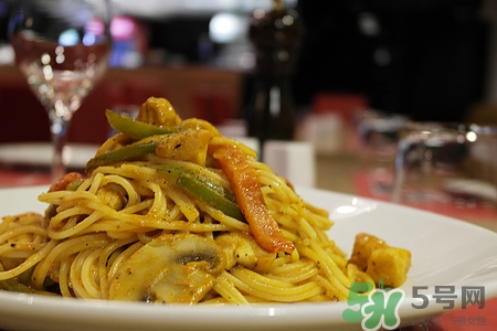 吃咖喱會(huì)過(guò)敏嗎?吃過(guò)里過(guò)敏的癥狀有哪些