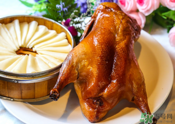 北京烤鴨可以帶上飛機(jī)嗎？坐飛機(jī)可以帶北京烤鴨嗎？