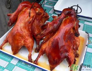 烤鴨和不能什么一起吃？烤鴨不能和什么一起吃？