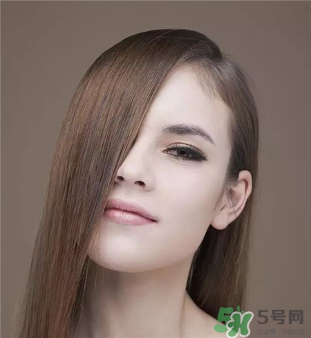 護發(fā)素和發(fā)膜哪個好用?護發(fā)素和發(fā)膜的區(qū)別 護發(fā)素和發(fā)膜哪個好用?護發(fā)素和發(fā)膜的區(qū)別