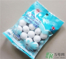 樟腦丸對(duì)蟑螂有用嗎?樟腦丸的功效與作用 樟腦丸對(duì)蟑螂有用嗎?樟腦丸的功效與作用