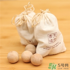 樟腦丸對(duì)蟑螂有用嗎?樟腦丸的功效與作用 樟腦丸對(duì)蟑螂有用嗎?樟腦丸的功效與作用