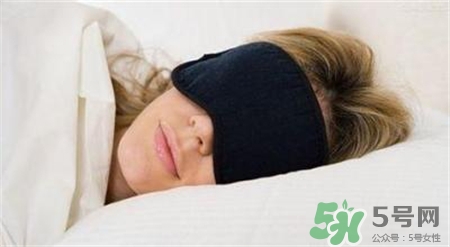 為什么戴眼罩睡覺眼睛模糊?戴眼罩睡覺起來眼睛花 為什么戴眼罩睡覺眼睛模糊?戴眼罩睡覺起來眼睛花