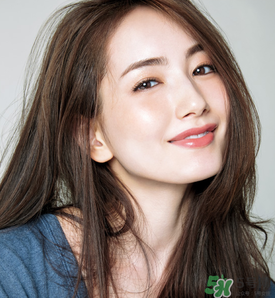 磚紅色口紅配什么妝容？磚紅色口紅適合什么妝？