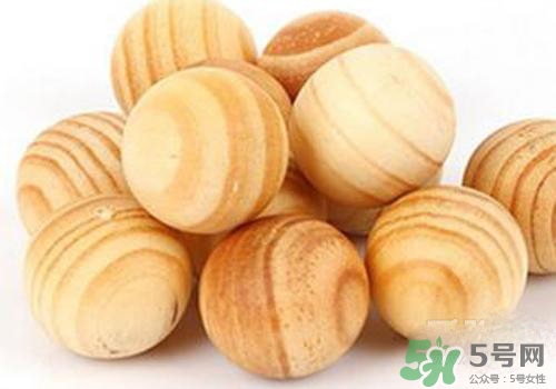 樟腦丸可以放床上嗎？樟腦丸放床上要放幾顆？