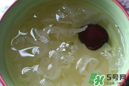 銀耳湯能天天喝嗎？銀耳湯一天中什么時(shí)候喝最好？