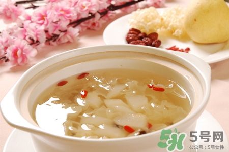 喝銀耳湯能補充膠原蛋白嗎？補充膠原蛋白的食物有哪些？