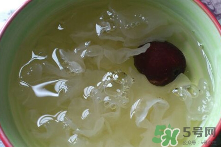 喝銀耳湯能補充膠原蛋白嗎？補充膠原蛋白的食物有哪些？