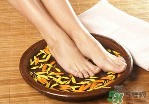 熱水泡腳可以補血嗎？熱水怎么泡腳可以補血？