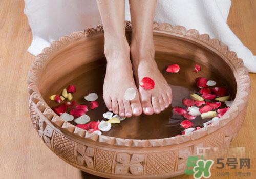熱水泡腳可以補血嗎？熱水怎么泡腳可以補血？