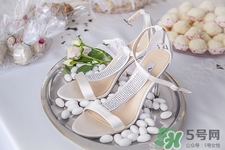 穿高跟鞋腳痛怎么辦?穿高跟鞋腳痛怎么急救 穿高跟鞋腳痛怎么辦?穿高跟鞋腳痛怎么急救