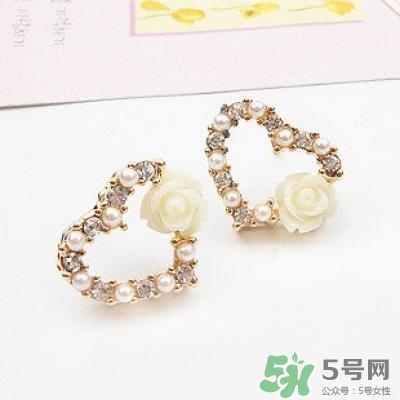 耳釘戴久了為什么會臭?耳釘多久換一次? 耳釘戴久了為什么會臭?耳釘多久換一次?