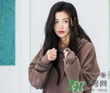 HERA魅惑豐彩唇膏147號 赫拉魅惑豐彩唇膏147試色 HERA魅惑豐彩唇膏147號 赫拉魅惑豐彩唇膏147試色