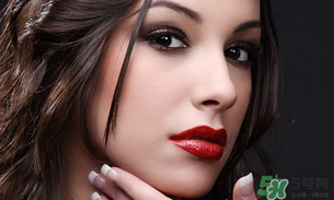 冬天涂什么顏色的口紅？冬天適合什么顏色口紅？