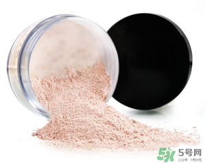 冬天化妝要用散粉嗎？冬天化妝需要定妝粉嗎？