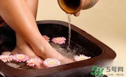 頭發(fā)沒(méi)干睡覺(jué)頭疼怎么辦？頭發(fā)沒(méi)干睡覺(jué)頭疼怎么緩解