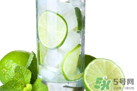 檸檬水可以用熱水泡嗎？檸檬水用涼水泡還是熱水泡？