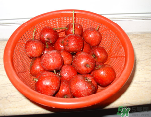 新鮮山楂可以泡水喝嗎？新鮮山楂怎么泡水？