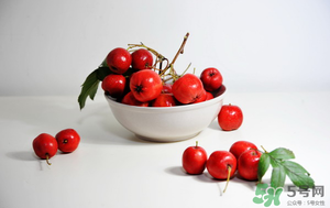 山楂不能和什么一起吃？山楂哪些人不能吃？