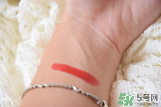 迪奧烈焰藍(lán)金唇膏試色與色號(hào)推薦_迪奧烈焰藍(lán)金唇膏999試色 迪奧烈焰藍(lán)金唇膏試色與色號(hào)推薦_迪奧烈焰藍(lán)金唇膏999試色