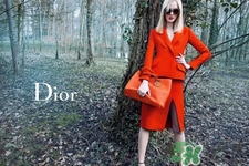 冬天適合背什么樣的包包？冬天背什么顏色的包好看？