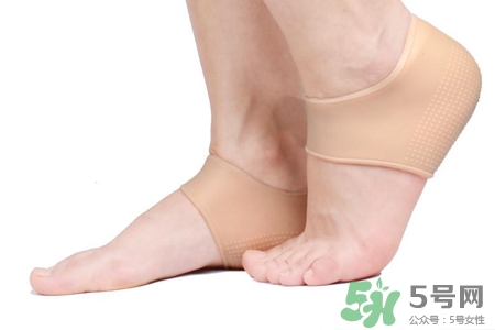 暖寶寶能貼腳底嗎？暖寶寶可以貼腳底嗎？