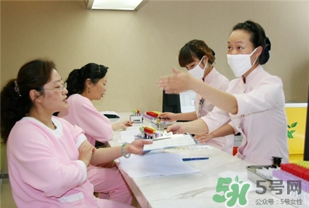 生理期可以體檢抽血嗎?來月經(jīng)可以體檢嗎? 生理期可以體檢抽血嗎?來月經(jīng)可以體檢嗎?