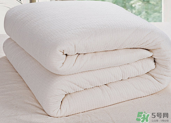 冬天蓋幾斤被子？冬天被子一般幾斤？