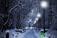 下雪穿什么鞋防滑效果最好？下雪天穿什么鞋子最防滑？