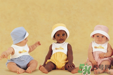 寶寶能穿雪地靴嗎？寶寶多大可以穿雪地靴？