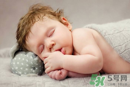 冬天寶寶穿什么睡覺(jué)？冬天寶寶睡覺(jué)怎么穿衣？