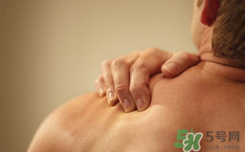 手臂一用力就痛怎么回事?手臂一抬起來就疼 手臂一用力就痛怎么回事?手臂一抬起來就疼