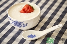 話梅和酸奶可以一起吃嗎?一起吃有什么好處 話梅和酸奶可以一起吃嗎?一起吃有什么好處