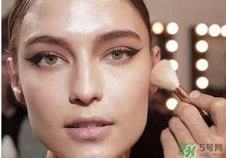 紀(jì)梵希蜜粉怎么用？紀(jì)梵蜜散粉的使用方法