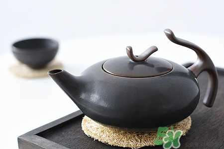 鐵觀音是烏龍茶的一種嗎?鐵觀音和烏龍茶的區(qū)別 鐵觀音是烏龍茶的一種嗎?鐵觀音和烏龍茶的區(qū)別