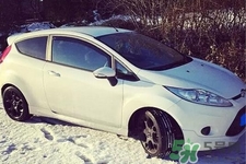 冬天早上車玻璃上的冰霜怎么弄？冬天早上車玻璃上的霧怎么弄？