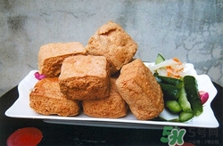 臭豆腐可以多吃嗎?臭豆腐吃多了有危害嗎 臭豆腐可以多吃嗎?臭豆腐吃多了有危害嗎