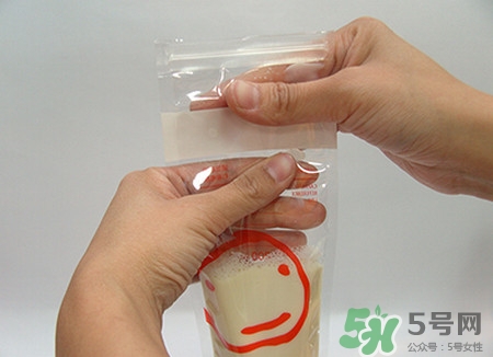 母乳能反復(fù)加熱嗎?母乳能保鮮多長時(shí)間? 母乳能反復(fù)加熱嗎?母乳能保鮮多長時(shí)間?