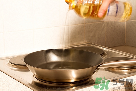 核桃油可以生吃嗎?核桃油生吃好嗎 核桃油可以生吃嗎?核桃油生吃好嗎